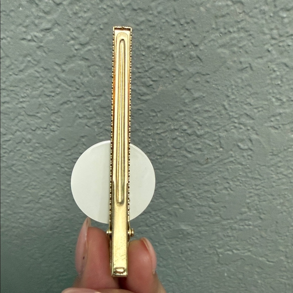 Hair clip - Picture 3 of 3